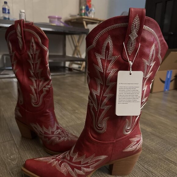 🆕Women Deep Red Faux Leather Wood Grain Embroidered Chunky Heel  Cowgirl Boots - Picture 1 of 8